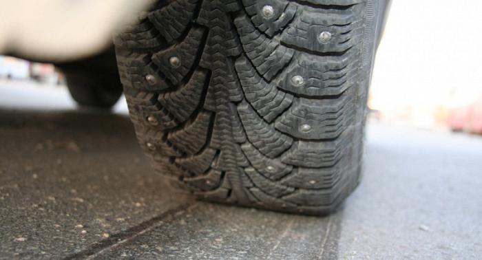 Шипованные шины убивают асфальт — может, запретить их?